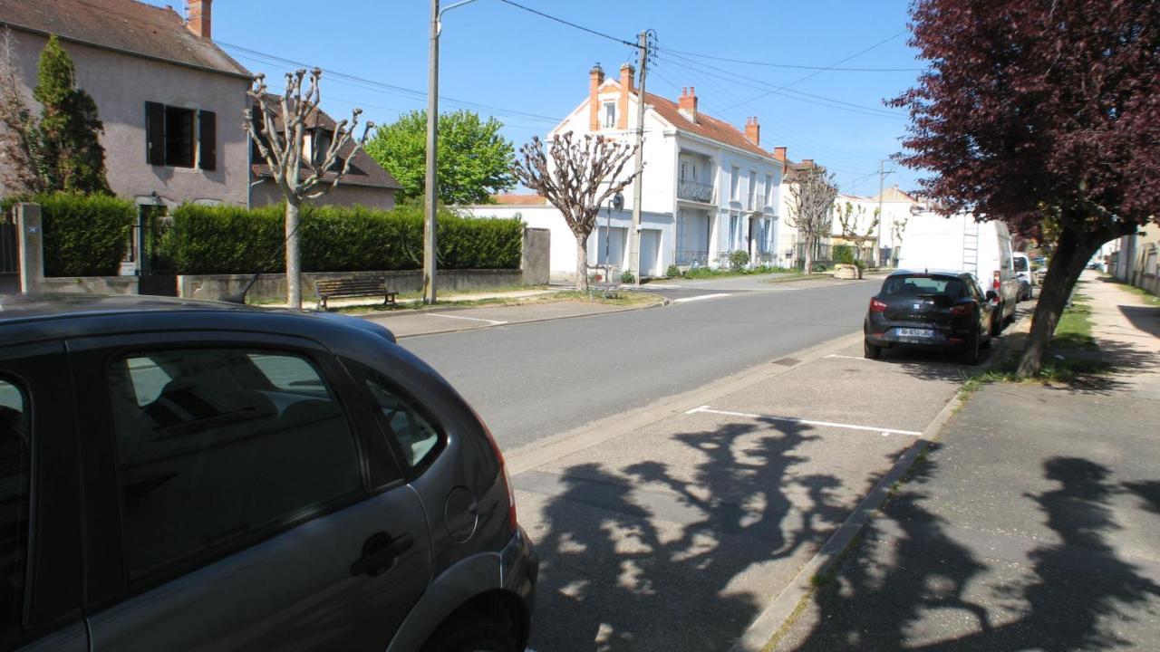 Charmant F1 Bis Atypique Gannat Exterior foto